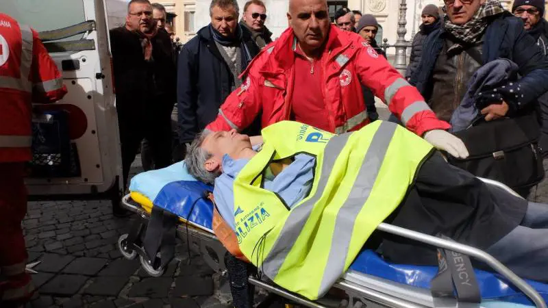 Malore per il leader del Sap: ricoverato in ospedale