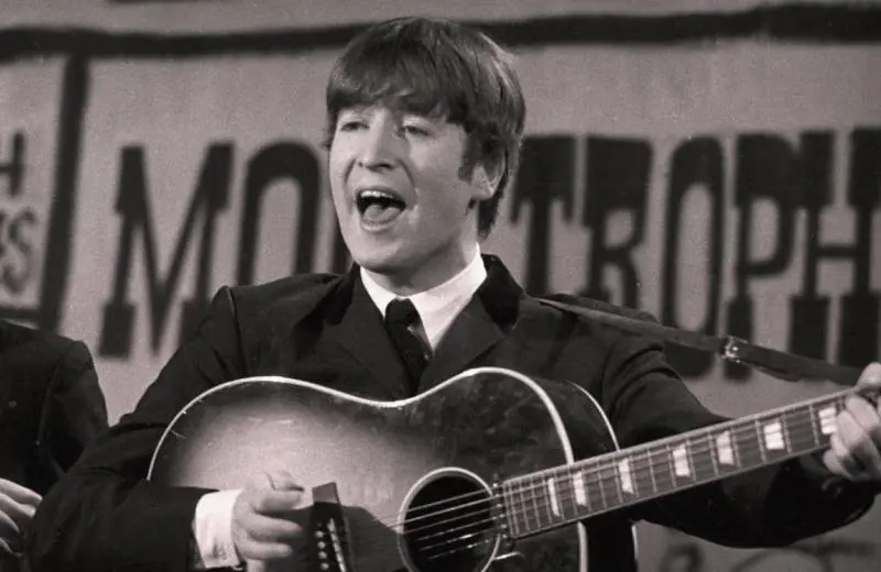 L'autografo di Lennon oggi vale il doppio di quello di Beethoven
