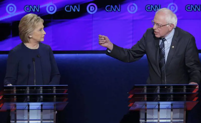 Dagli anni Novanta al "fracking": scintille tra Sanders e Clinton