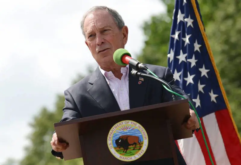 Usa, Bloomberg ufficializza la sua candidatura: correrà con i Democratici