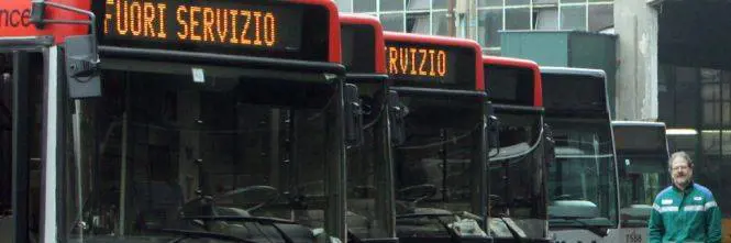 Roma, autista Atac rapina migrante e lo minaccia col coltello