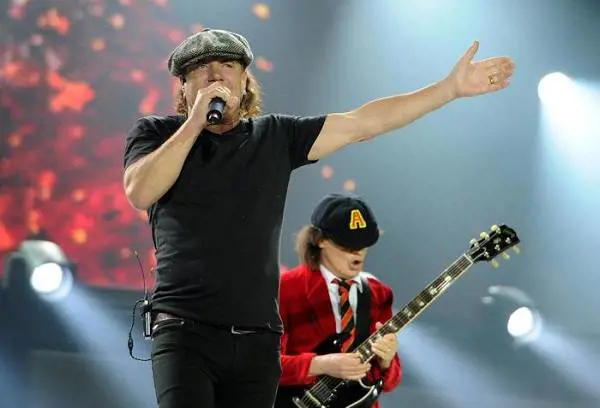 Fan degli AC/DC in rivolta