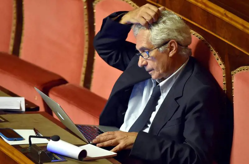 "I dem vendono i seggi. E Renzi si è preso la Rai per controllare il Paese"
