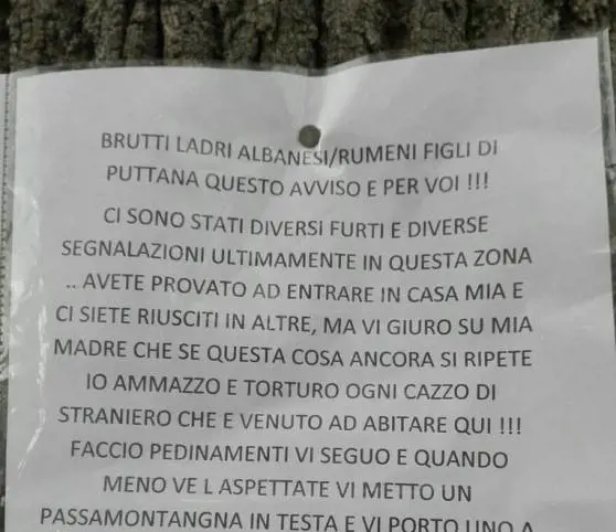 Il cartello choc contro i ladri: "Se tornate torturo e uccido tutti gli stranieri"