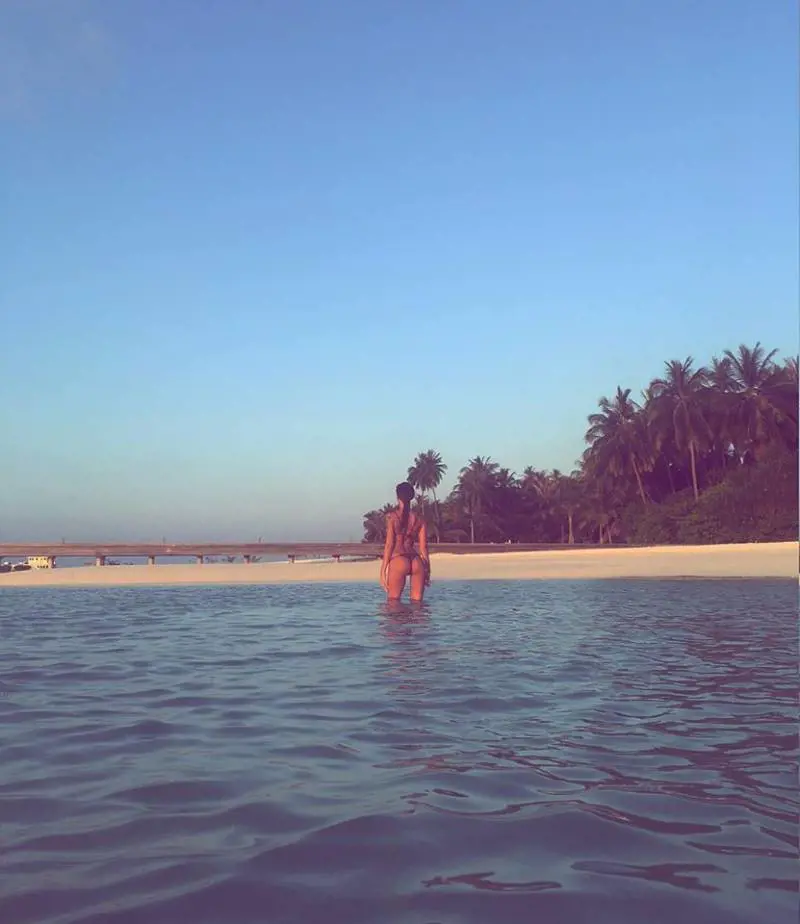 Belen Rodriguez si gode il successo di  Pequeños Gigantes alle Maldive