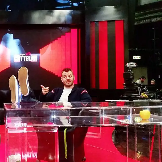 Cattelan, Agnelli, Sorrentino, se la Rai fa pubblicità a Sky