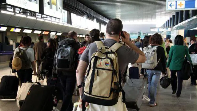 Più partenze che arrivi: l'Italia degli emigranti