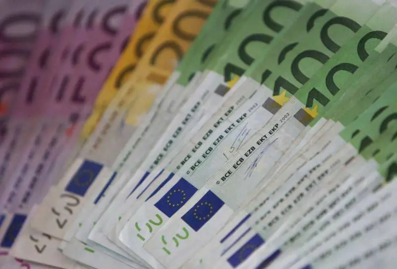 Vince 2 milioni di euro col gratta e vinci