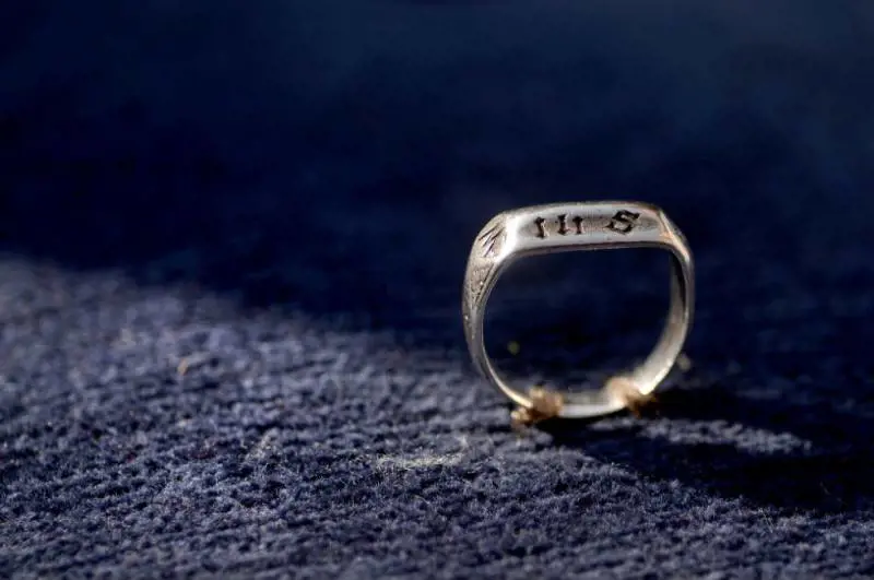 Francia "strappa" agli inglesi l'anello di Giovanna d'Arco