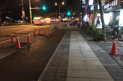 Taiwan, folle decapita bimba per strada