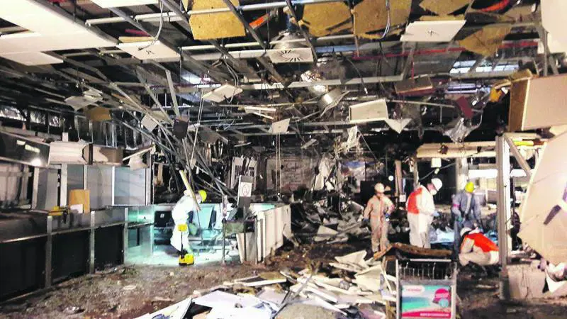 Bruxelles, le macerie dell'aeroporto: ecco le foto dal terminal di Zaventem