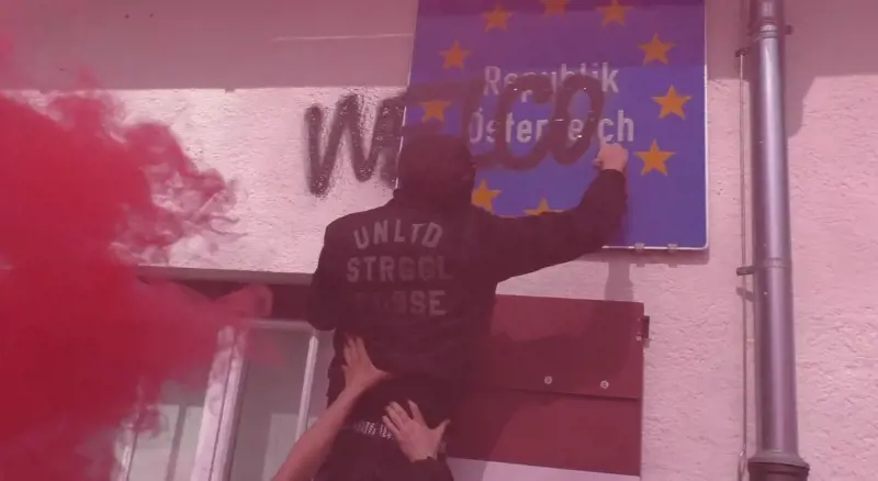 Al Brennero attivisti pro-migranti forzano il confine contro il muro dell'Austria