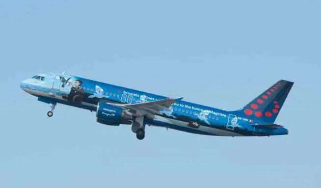 Zaventem, primo decollo: sull'aereo due colombe della pace