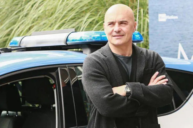 Il commissario "abusivo": le accuse de Le Iene alla terrazza di Montalbano