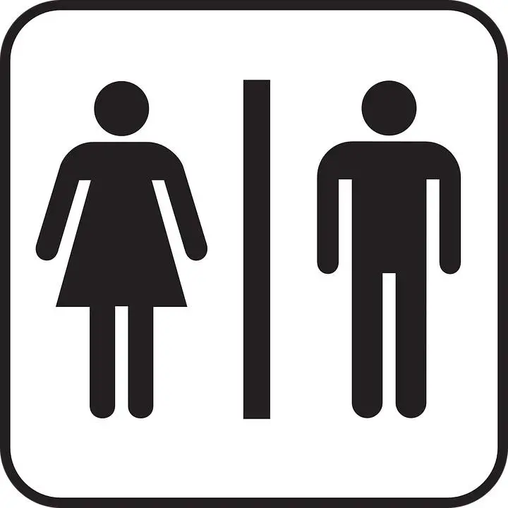 Anziana per 36 ore chiusa in un bagno pubblico