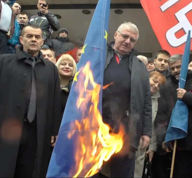 Vojislav Šešelj, il leader dei nazionalisti serbi: "Un muro contro gli immigrati"