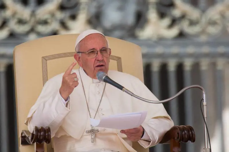 Papa Francesco a Lesbo: "Porterò sostegno ai profughi"