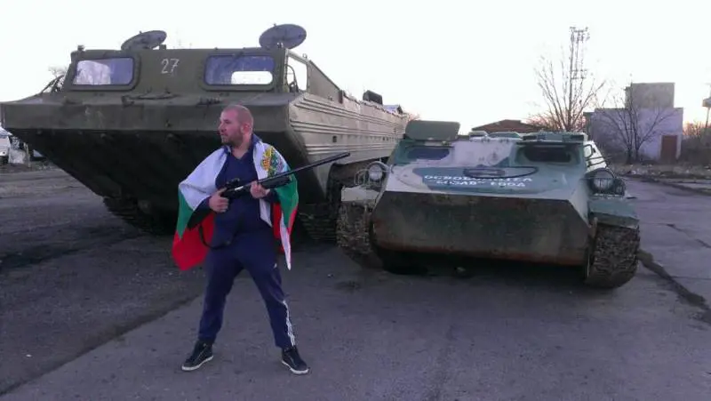 Bulgaria, il wrestler che dà la caccia ai migranti: "Sono tutti terroristi"