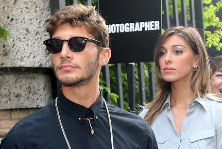 Belen Rodriguez e Stefano De Martino insieme, ma solo per Santiago