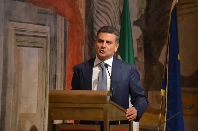 Petrolio, un'altra tegola su Renzi. Indagato il sottosegretario De Vito
