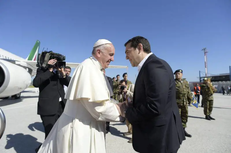 La scelta ipocrita di Tsipras: l'isola "ripulita" dai profughi