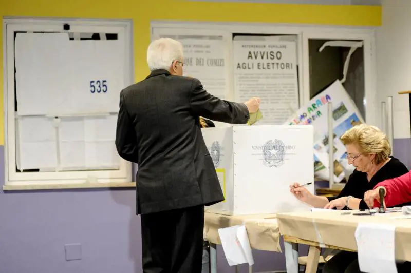 Mattarella vota all'ultimo: un aiutino a Palazzo Chigi