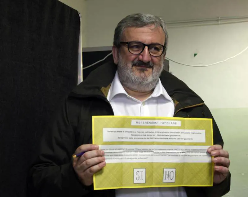 Emiliano incoronato a sinistra: è lui l'anti Matteo