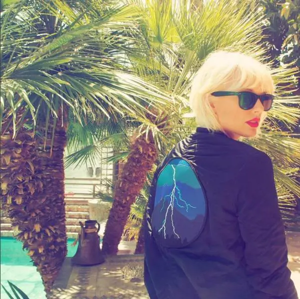 Taylor Swift diventa biondo platino