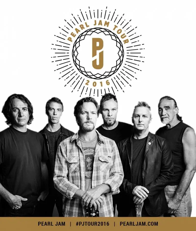 I Pearl Jam a Roma cantano contro il governo: "Aprite i porti!"