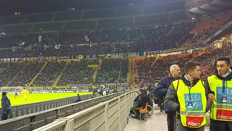 FOTO: San Siro, ecco la barriera tra i disabili e il campo - il Giornale