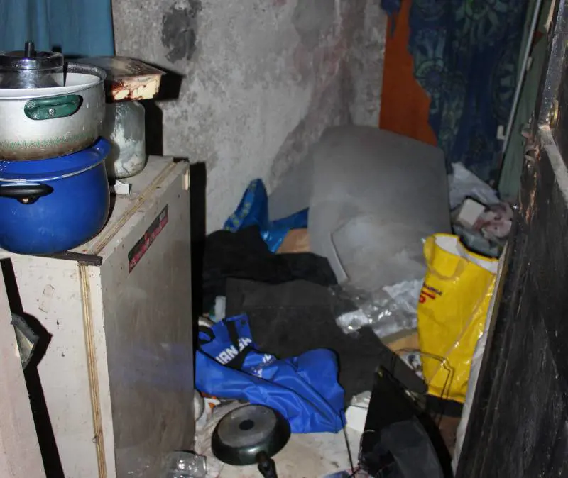 Quelle ombre di Milano che vivono nelle cantine delle case popolari