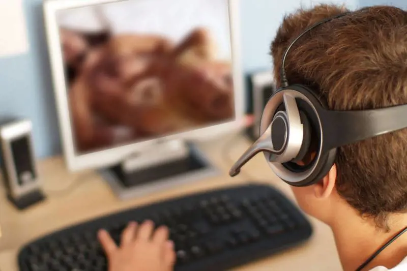 Nuova funzione di Pornhub: mandi un'emoticon e ricevi un video porno