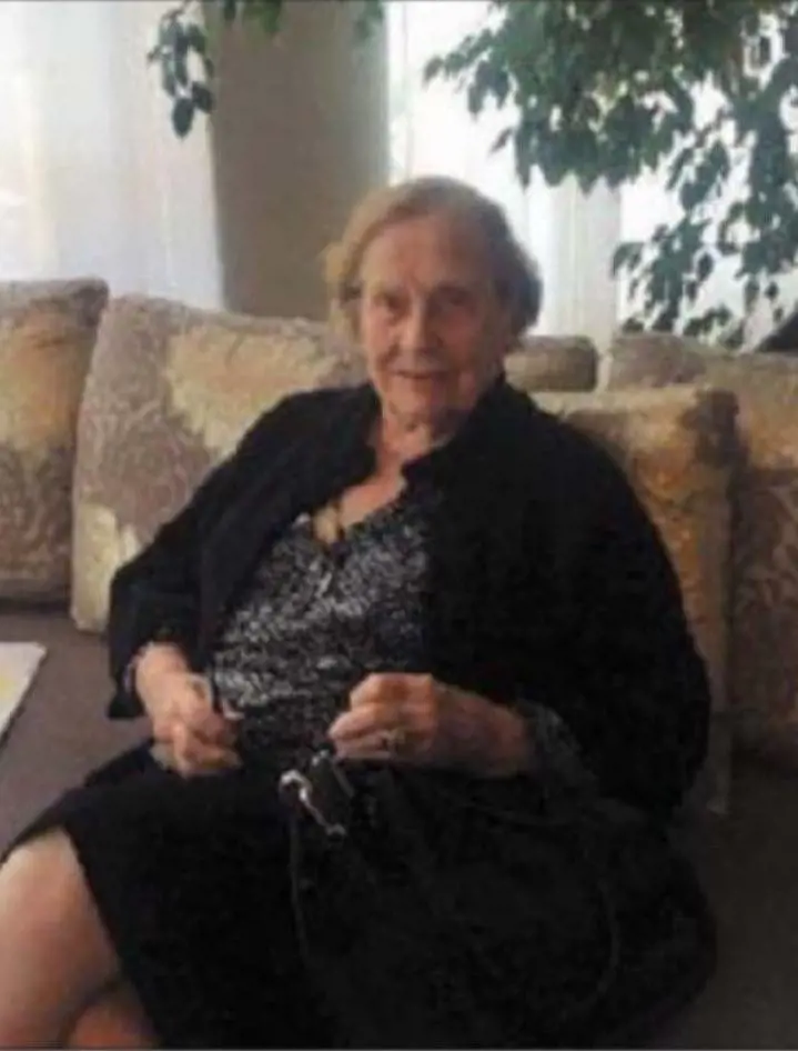 Nonna emigrata vuol morire italiana. Ma il nostro Paese le chiude le porte