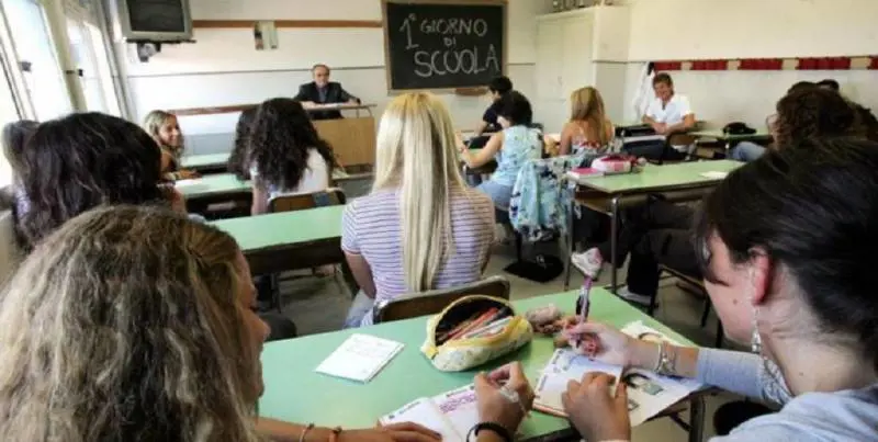 Mamma aggredisce prof: "Quei voti non vanno bene"