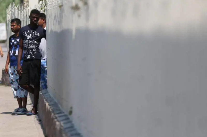 Biella, ottenuto l'asilo protestano: "Dateci ancora soldi e cibo"