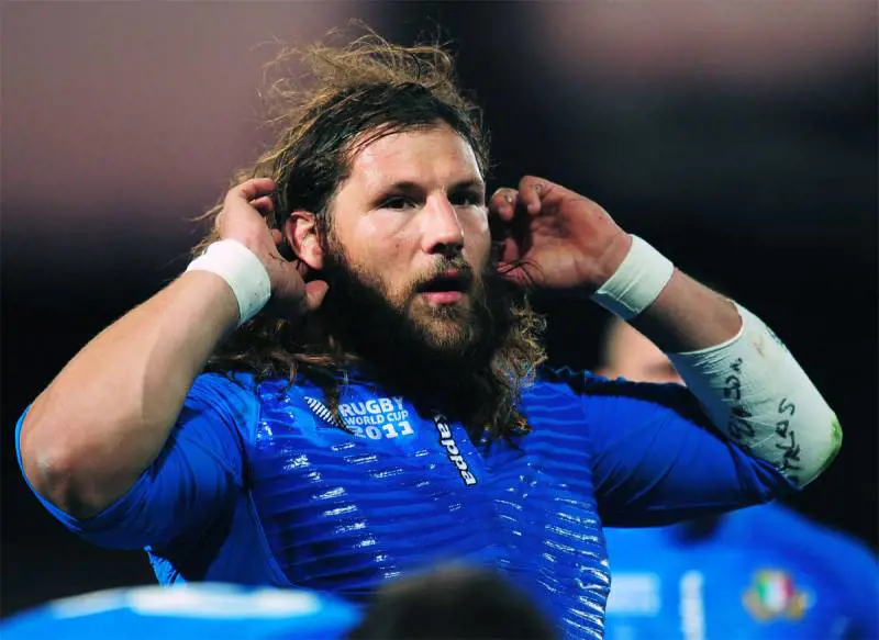 Rugby, Martin Castrogiovanni nei guai: "Parente malato", invece è con Ibrahimovic