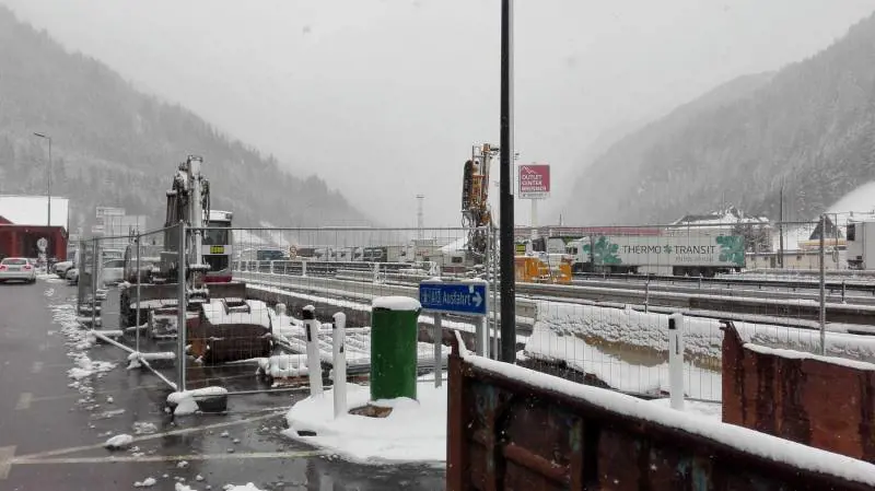 Migranti, l'Austria fa sul serio: "Ora controlli anche in Italia"