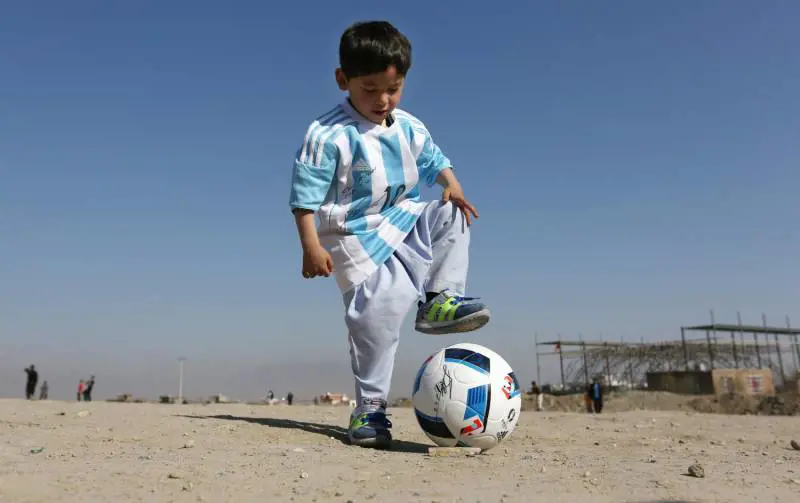 Murtaza, il bambino afghano fan di Leo Messi