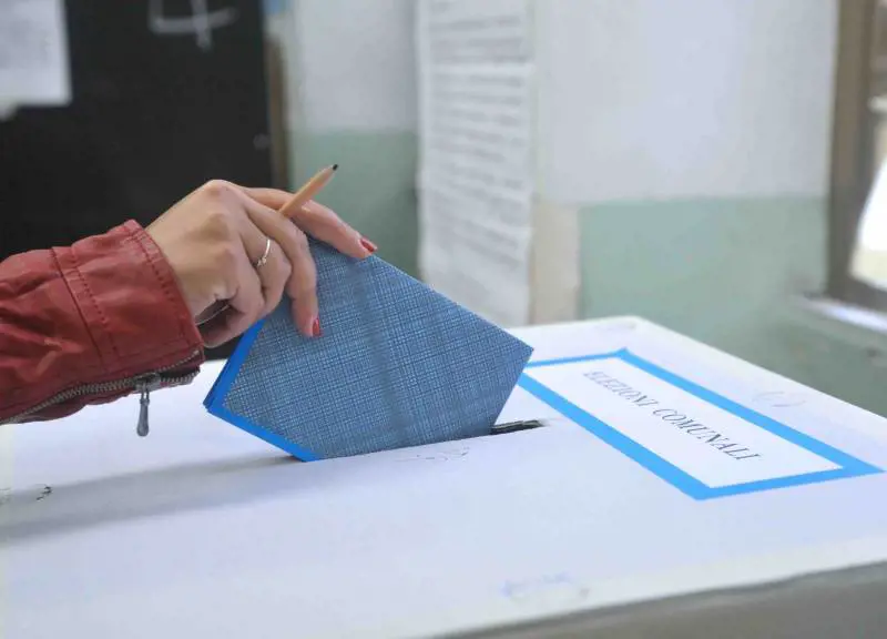 Un giorno per scegliere 1.342 sindaci