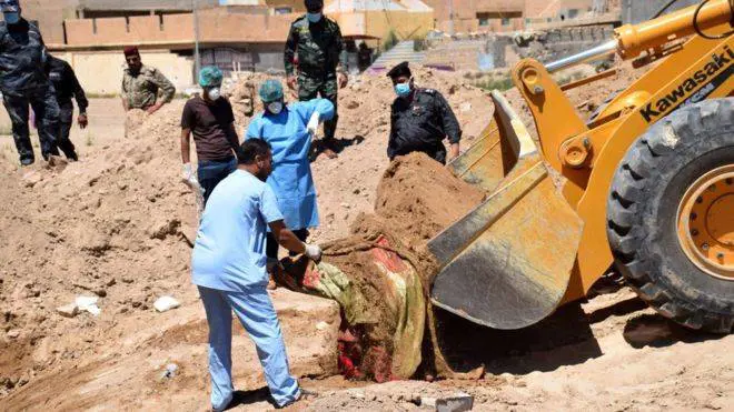 Iraq, scoperte 50 fosse comuni in zone che erano state controllate dall'Isis