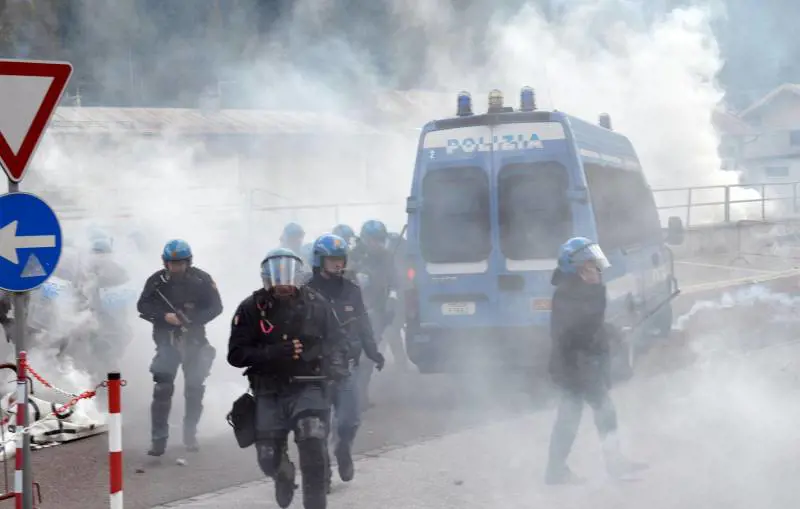 "Arresto obbligatorio per chi devasta le città"