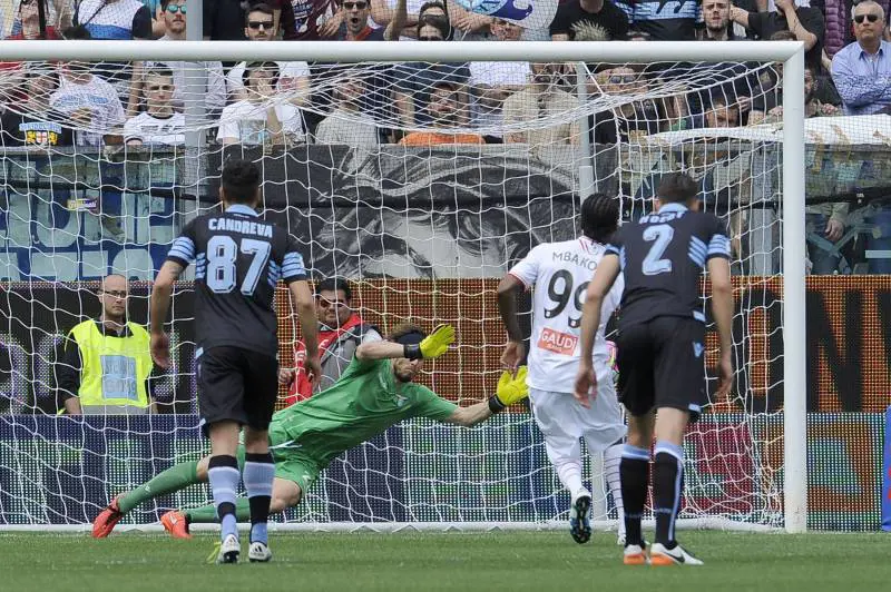 Carpi-Lazio, Mbakogu sbaglia due rigori in trenta minuti