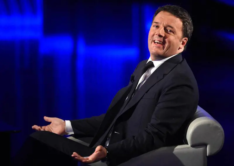Renzi apre il "Firma Day", ma la minoranza non è con lui