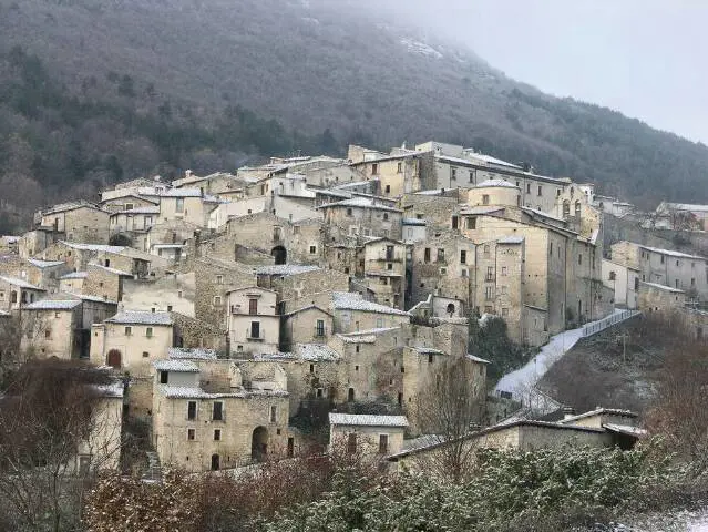 Il paesino abruzzese dove ci sono 55 candidati per 82 abitanti