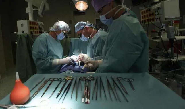 Muore dopo l'intervento per dimagrire in clinica