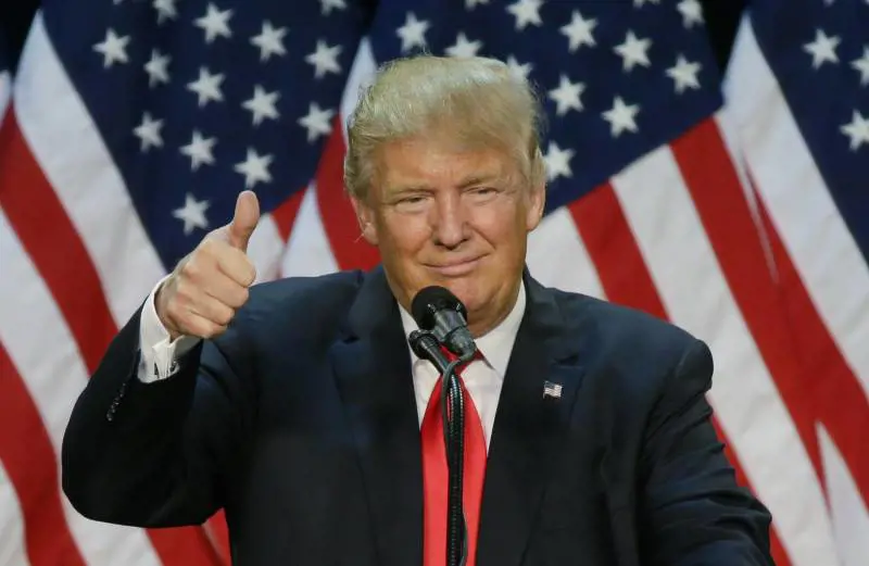 Stati Uniti, l'accusa contro Trump: "Ha molestato decine di donne"
