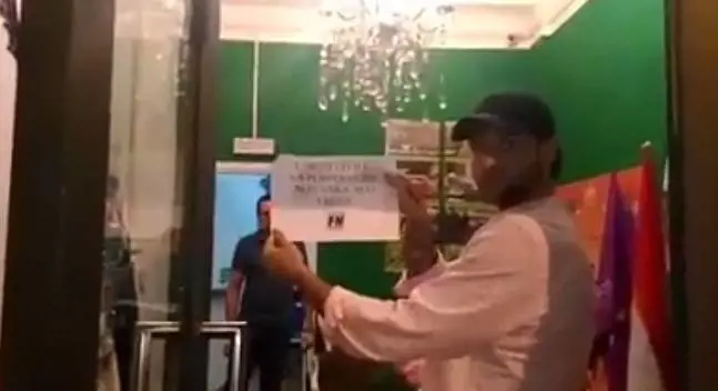 Blitz di Forza Nuova al Gay center di Roma