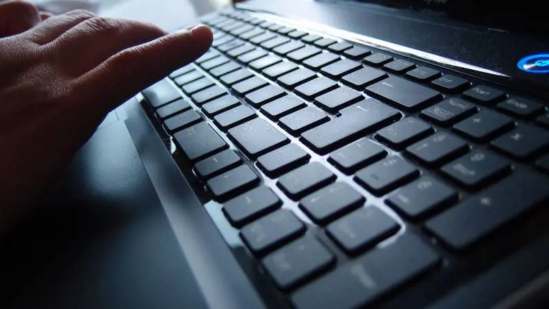 Guardare porno aumenta la fede religiosa, lo dice la scienza