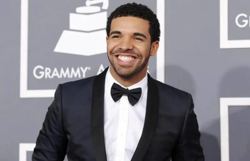 Drake si traveste dall'attore porno Ron Jeremy