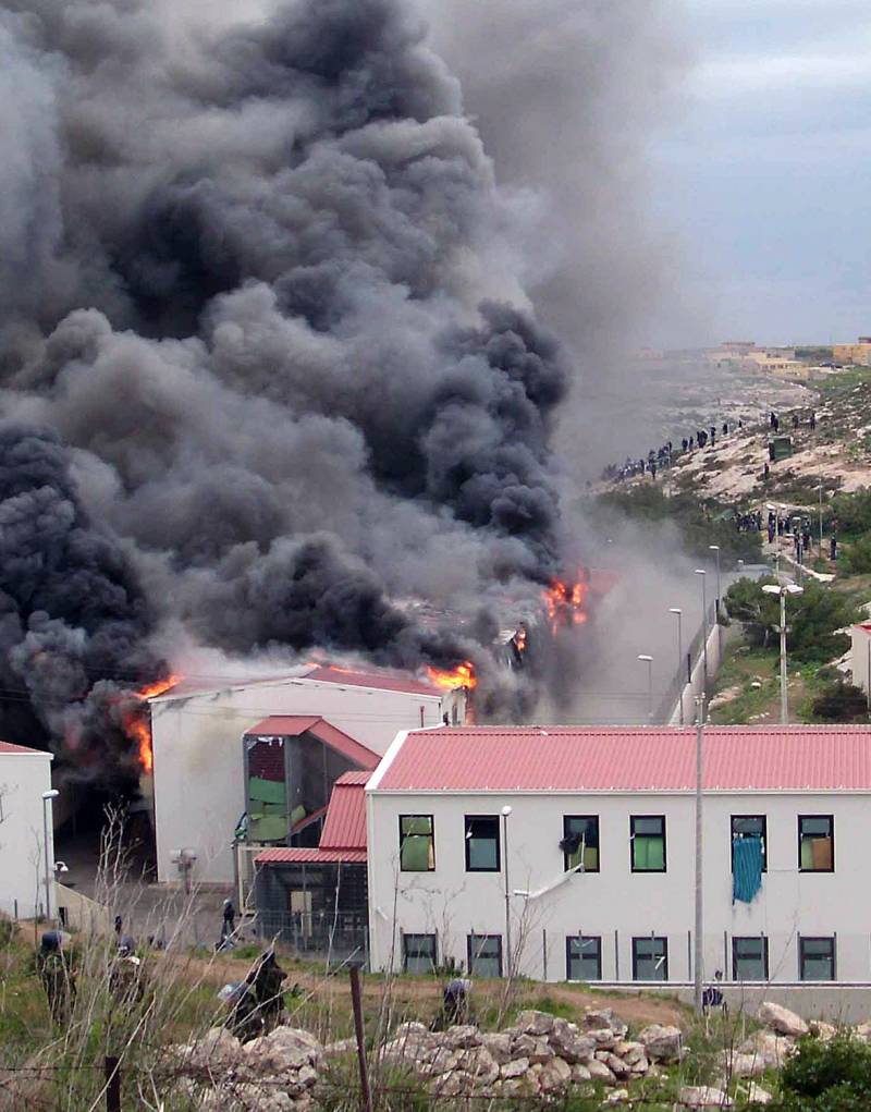 Lampedusa, incendio al Cara (2009)